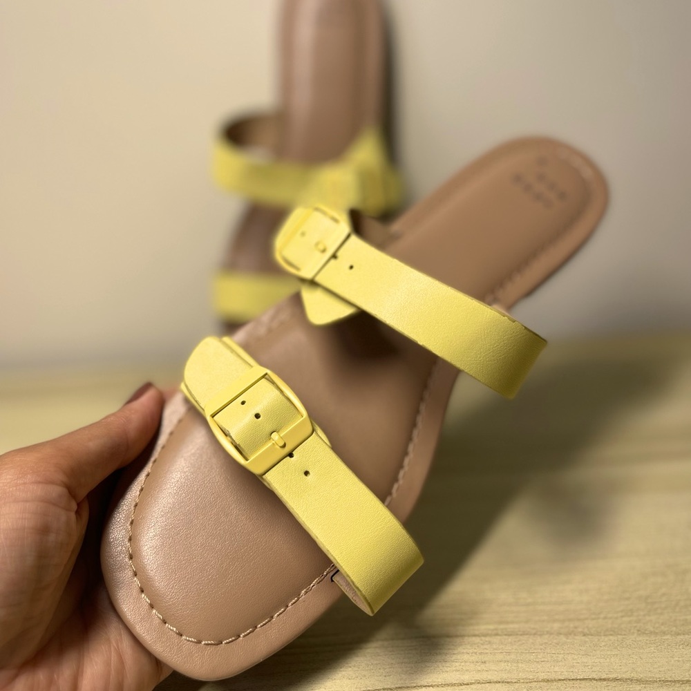 Yellow strapped tan slides
